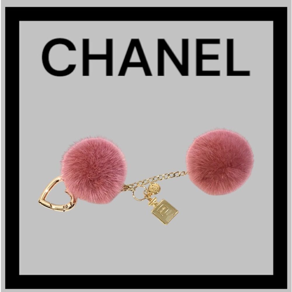 CHANEL KEYCHAIN KEY CHARM FOX FUR PUFFY BEAUTY CHARM GOLD TONE - Picture 4 of 5